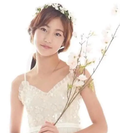 【蜗牛棋牌】拒绝了JYP提供的商业合同之后 现在的宋智雅励志要成为一名职业高尔夫选手