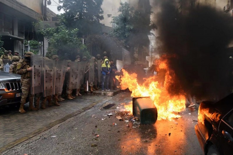 疫情“居家令”下 黎巴嫩民众抗议活动愈演愈烈