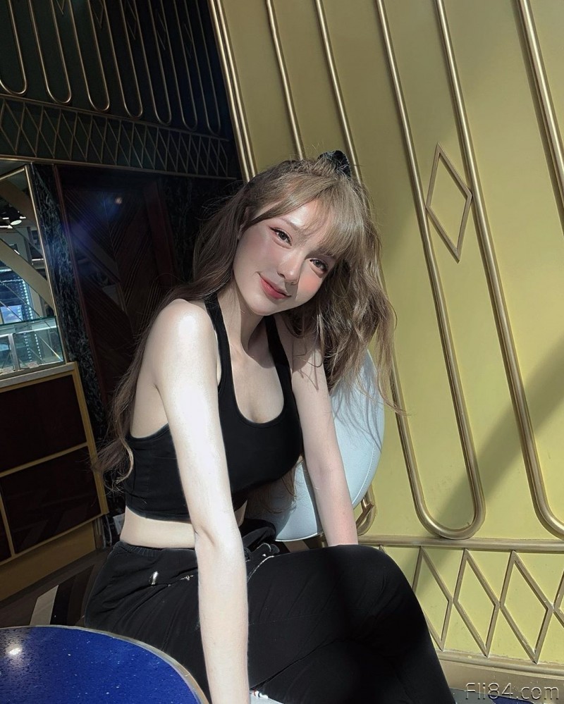 今日妹子图20200328：越南网红洋娃娃“Mym”长相优质，身材也是极品！