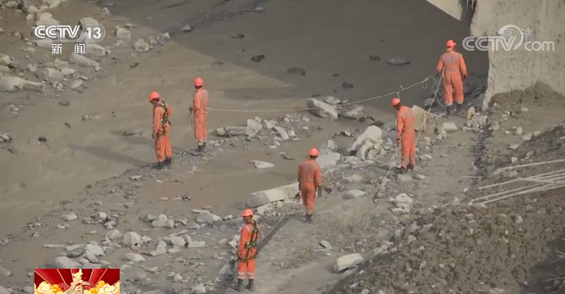 印度冰川断裂引发山洪 已找到54具遇难者遗体