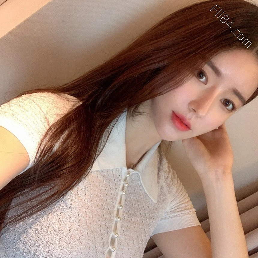网拍服饰老板娘“엘린”,诱人长腿实在太养眼!
