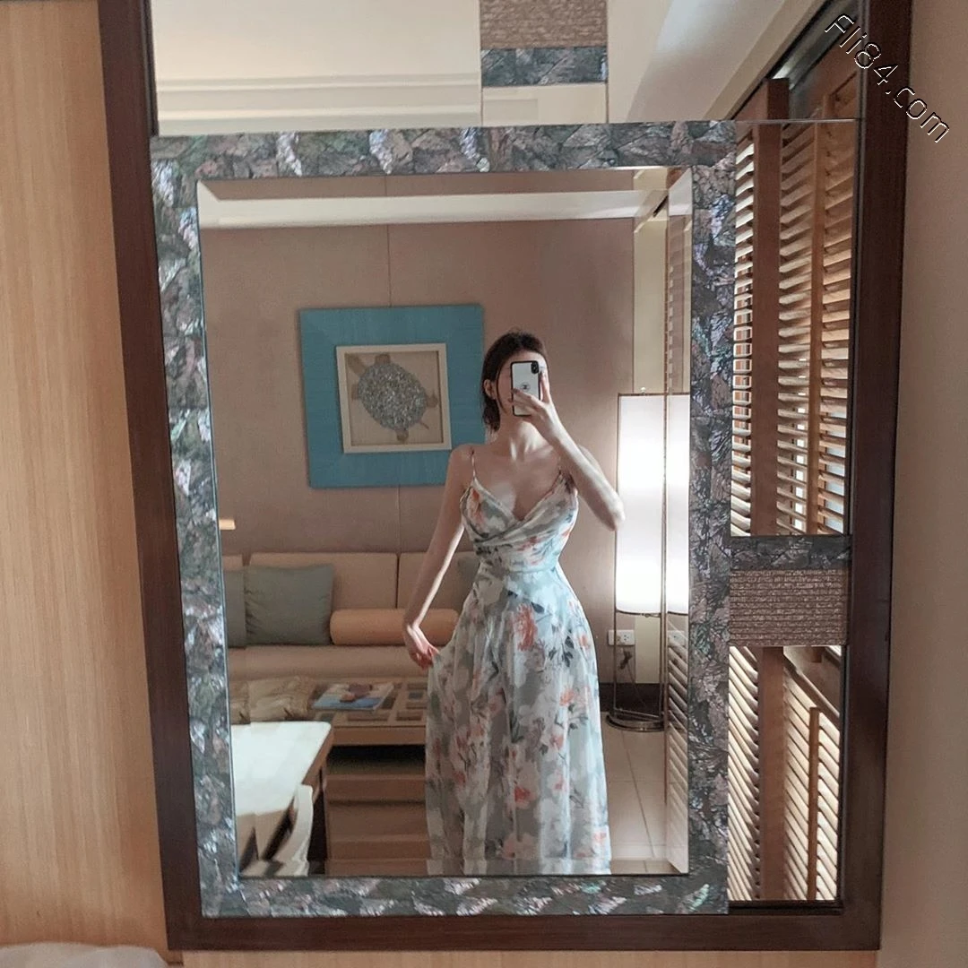 网拍服饰老板娘“엘린”,诱人长腿实在太养眼!