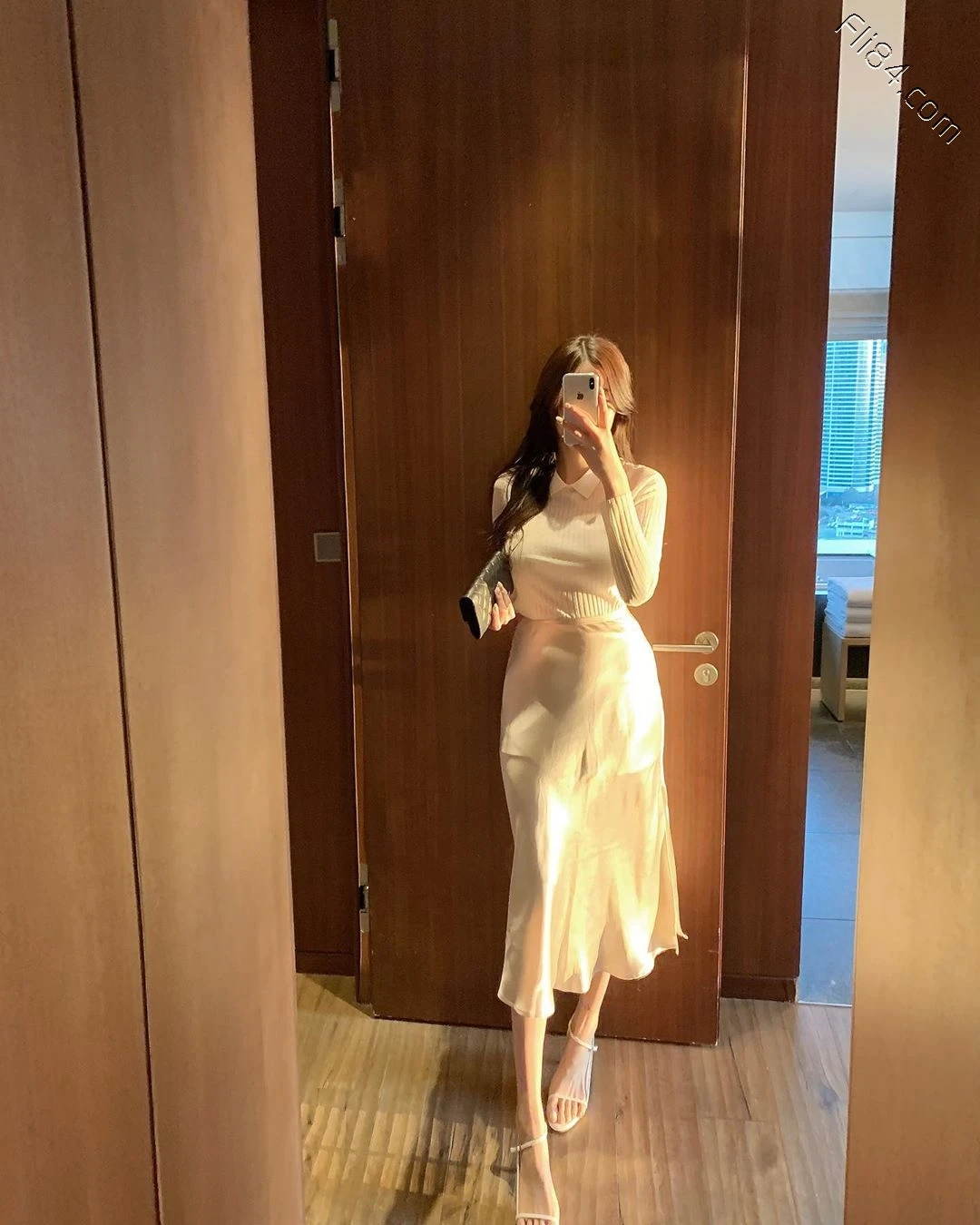 网拍服饰老板娘“엘린”,诱人长腿实在太养眼!
