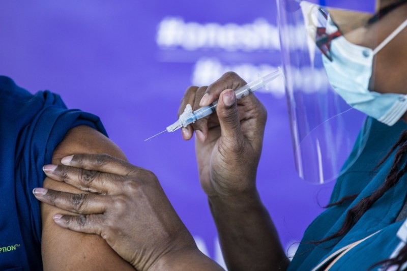 少数族裔接种率低 美国疫苗接种存在显著种族差异