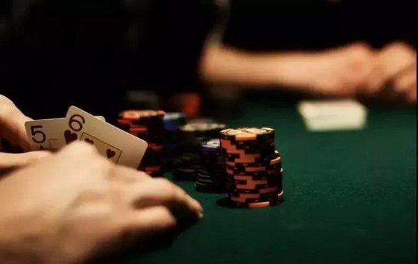 德州扑克打错牌分两种，你犯的是哪种错？