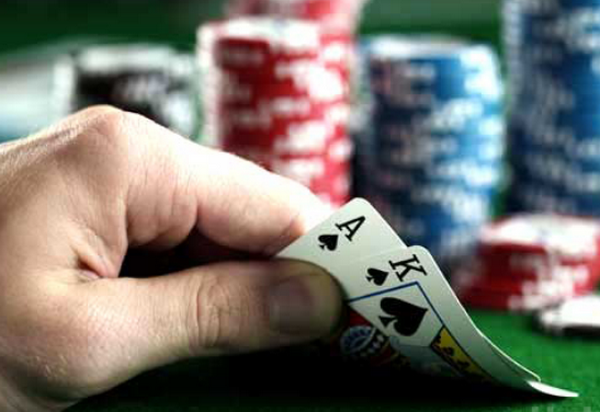 初学者快速提高德州扑克牌技的十个小贴士