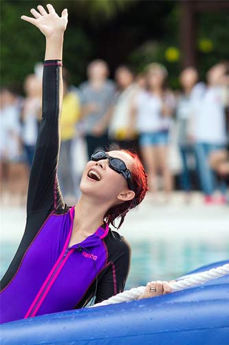 【蜗牛棋牌】蔡少芬《偶像来了》与朱茵翻脸 “娘娘”霸气抢机长