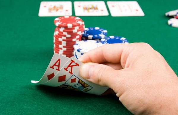 德州扑克重要的是范围，而不是底牌