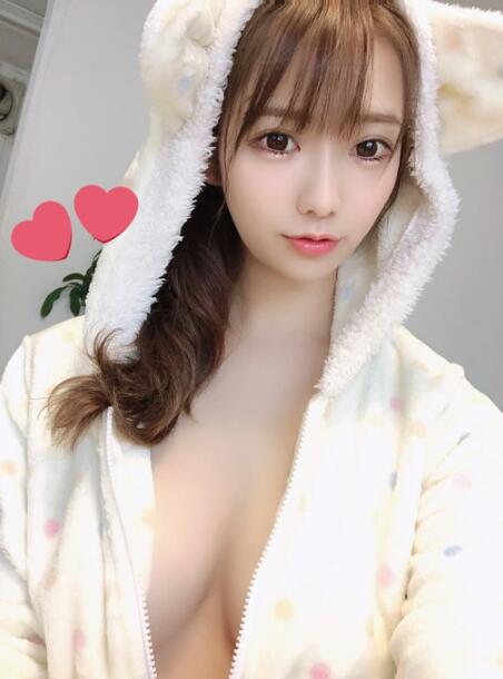 【蜗牛棋牌】早野诗个人资料及出道作品推荐SSIS-023:G杯大车灯现役女大学生艾薇出道!