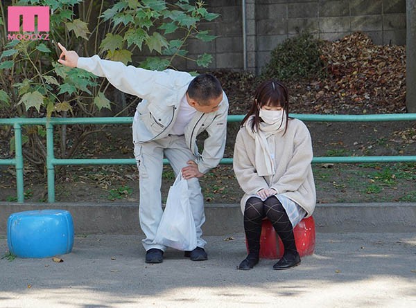 【蜗牛棋牌】要来叔叔家吗?巨乳少女“水卜さくら”遭欧吉桑“诱拐监禁”从早到晚用工具喂食!