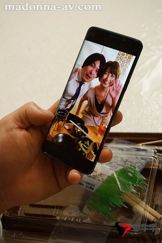 【蜗牛棋牌】原石美人！次世代Star候补！让你一秒爱上她的人妻生涯初NTR！