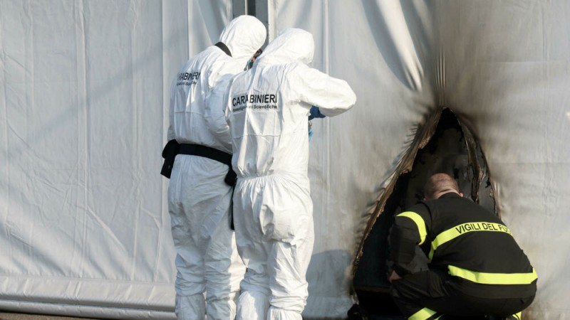 【蜗牛棋牌】意大利布雷西亚疫苗接种点遭燃烧瓶袭击