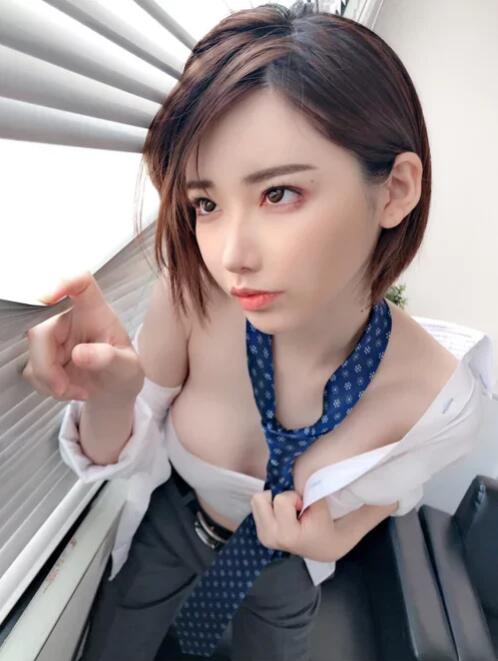 【蜗牛棋牌】别被片子里的她们骗了!艾薇女艺人私下为爱鼓掌顾虑很多!