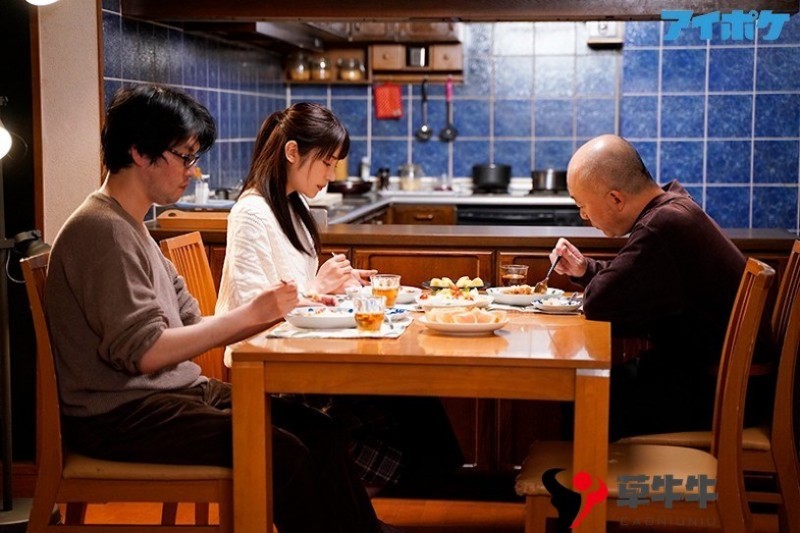 女优,日本女优,av女优,日本av女优,欧美女优 【蜗牛棋牌】美人幼妻“枫カレン”背着老公被公公上,糜乱本性完全激发!