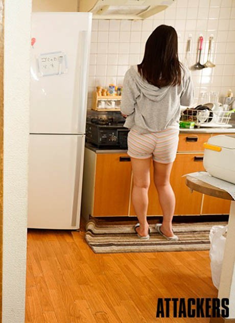 【蜗牛棋牌】女友的姐姐“日下部加奈”胸部超级大…经不起诱惑与她“中出到天明”！