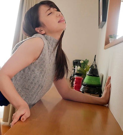 【蜗牛棋牌】和媳妇“大浦真奈美”三天三夜 老公一出门就立刻被公公侵犯