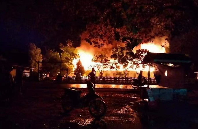 缅甸实皆省一中学发生火灾 两名消防队员牺牲