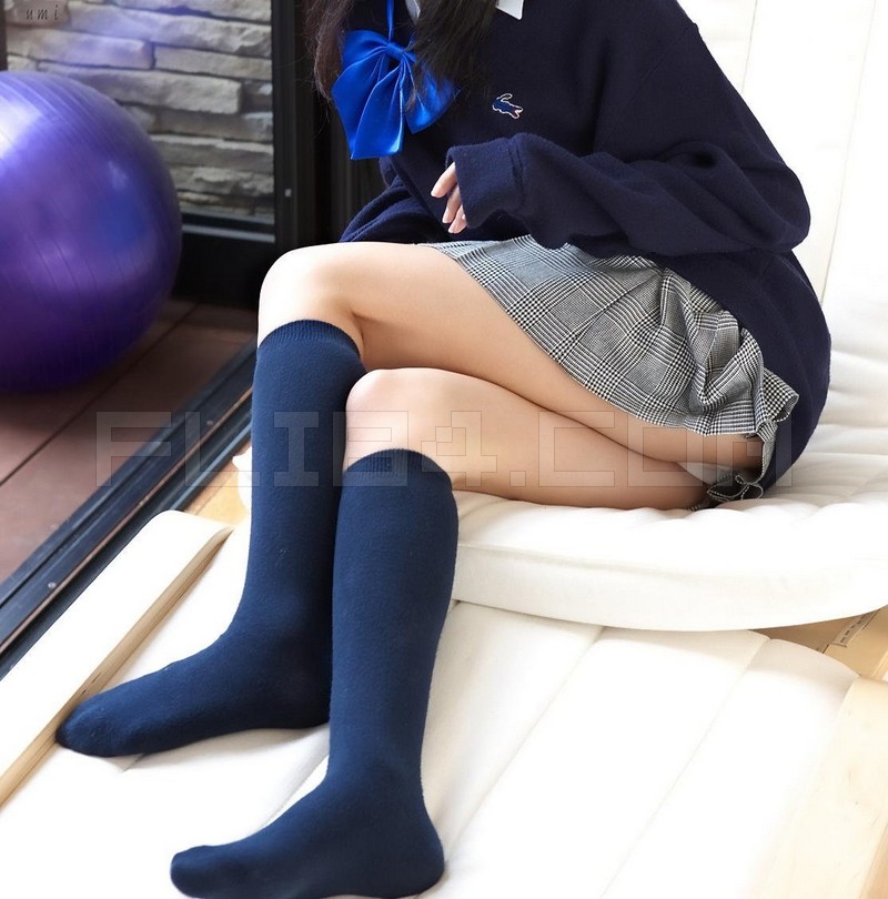 福利图集：夏日制服最自然走光微露耻沟害羞中带点工口~