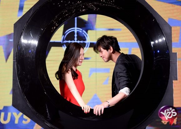 【蜗牛棋牌】陈柏霖「壁咚」孙艺珍 《坏蛋必须死》韩语练万遍