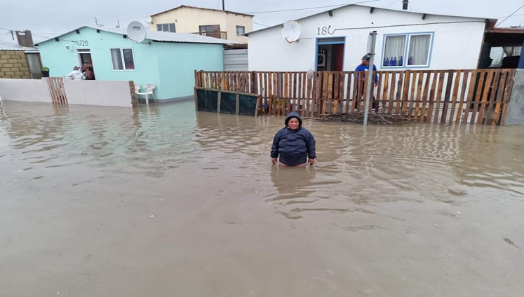 南非西开普省发生洪水 造成至少4人死亡