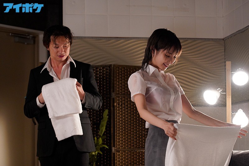 【蜗牛棋牌】出差遇暴风雨!与女上司“桃乃木かな”意外同房,湿身太诱人忍不住“连续九发”!