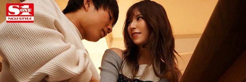 【蜗牛棋牌】女友就在旁边啊….痴女大姐姐“七ツ森りり”色气糜语诱惑,大胆性爱NTR神展开!