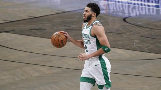 塔图姆轰下60分8板5助0误 得分平队史纪录