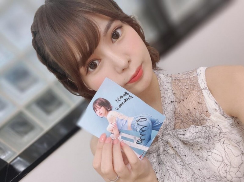 【蜗牛棋牌】本田乃夜(本田のえる,Honda-Noeru)KMHRS-045:没有自信美少女靠为爱鼓掌让自己进化!