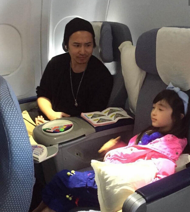 【蜗牛棋牌】小公主遇上怪蜀黍！欧弟与夏天飞机上玩游戏