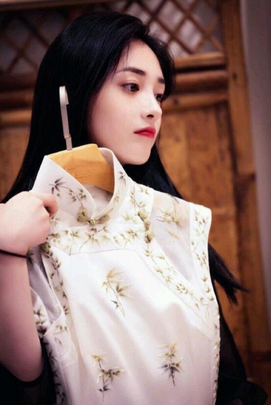 【蜗牛棋牌】金知妍 韩国女子演唱组合宇宙少女成员美照分享