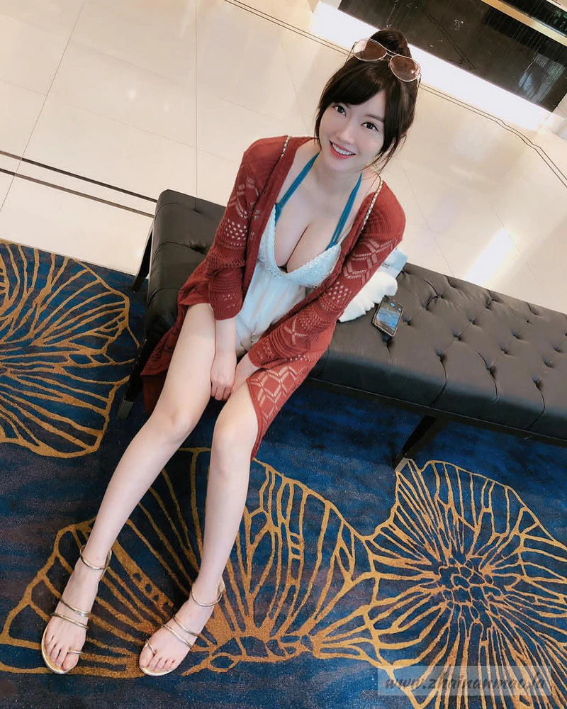 F杯的姚采辰和E杯的夏筠婷你选哪一个?