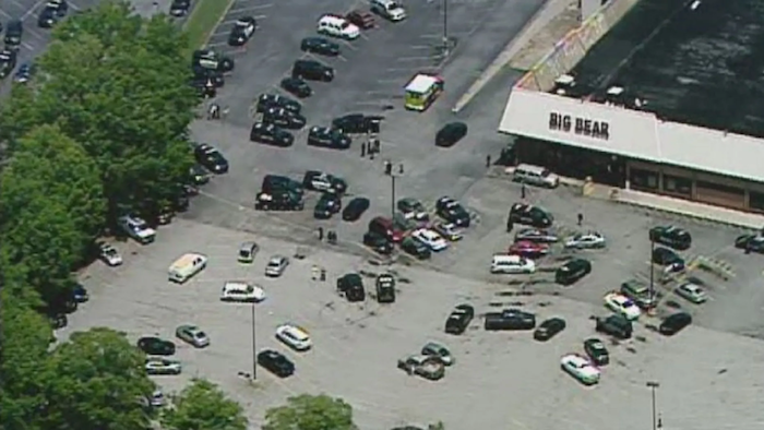 美国亚特兰大市一超市发生枪击事件 造成3人受伤