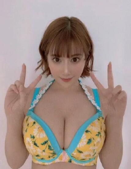 【蜗牛棋牌】有栖花绯(有栖花あか,Asuka-Aka)作品SSIS-111介绍:不爱穿内衣的巨RU靓妹让周围男性疯狂!