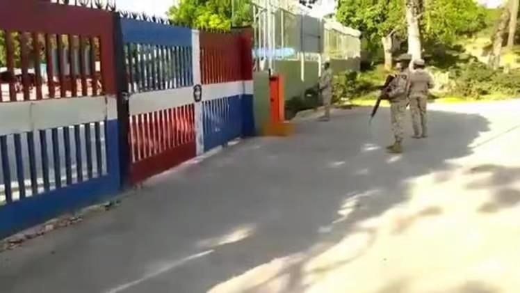 多米尼加与海地边境完全关闭 军人把守