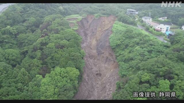 日本静冈泥石流已致2人死亡 20人下落不明