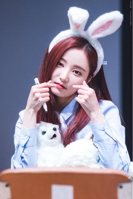 【蜗牛棋牌】YEONWOO 韩国女子组合MOMOLAND成员生活照鉴赏