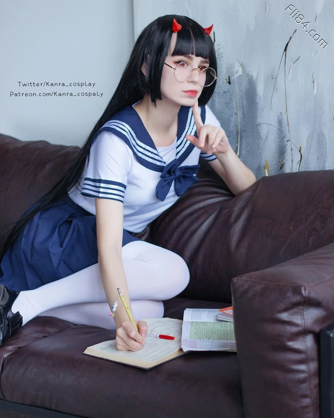 白俄罗斯coser"Kanra Collins"变身小护士瞬间让人心动！