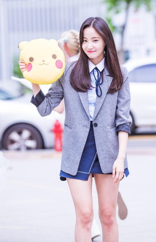 【蜗牛棋牌】YEONWOO 韩国女子组合MOMOLAND成员生活照鉴赏