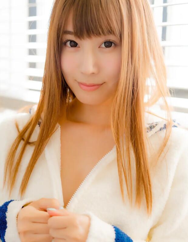 【蜗牛棋牌】初川南(初川みなみ)新作品介绍:温柔女老师收留不想回家的男学生为爱鼓掌!