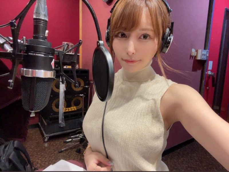 【蜗牛棋牌】伊藤舞雪(Suenaga-Airi)新作品介绍:美妻怀孕丈夫不孕绿到发慌!
