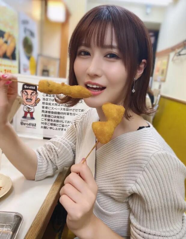 【蜗牛棋牌】藤森里穗新作品介绍:与女儿男友不伦为爱鼓掌!