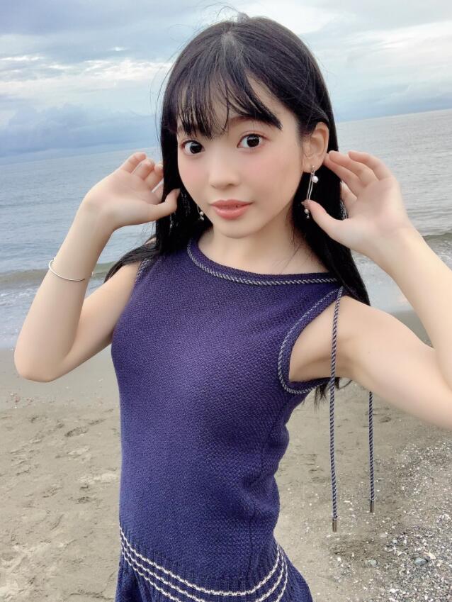 【蜗牛棋牌】槙泉奈(槙いずな)新作品介绍:母亲再婚后过世被继父强行参加放荡家族聚会!
