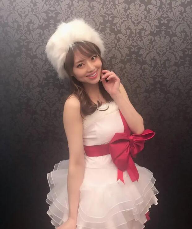 【蜗牛棋牌】由爱可奈新作品介绍:机车美妻被小叔组团轮流输出!