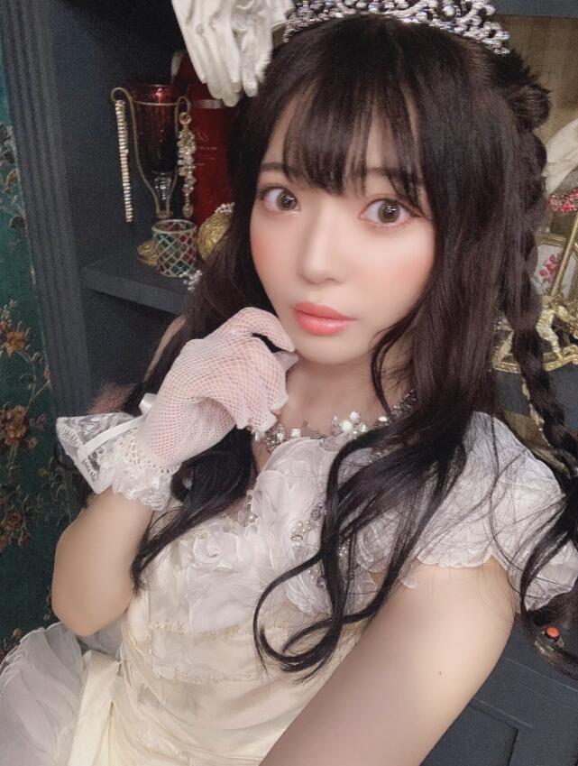 【蜗牛棋牌】槙泉奈(槙いずな)新作品介绍:母亲再婚后过世被继父强行参加放荡家族聚会!