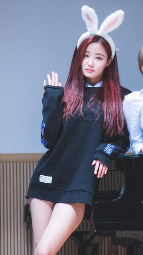 【蜗牛棋牌】YEONWOO 韩国女子组合MOMOLAND成员生活照鉴赏