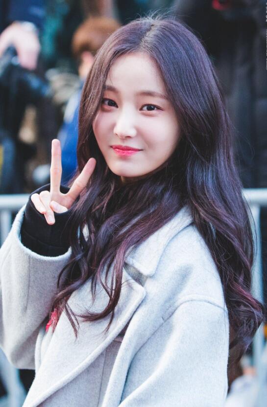 【蜗牛棋牌】YEONWOO 韩国女子组合MOMOLAND成员生活照鉴赏