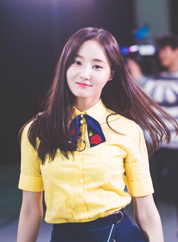 【蜗牛棋牌】YEONWOO 韩国女子组合MOMOLAND成员生活照鉴赏