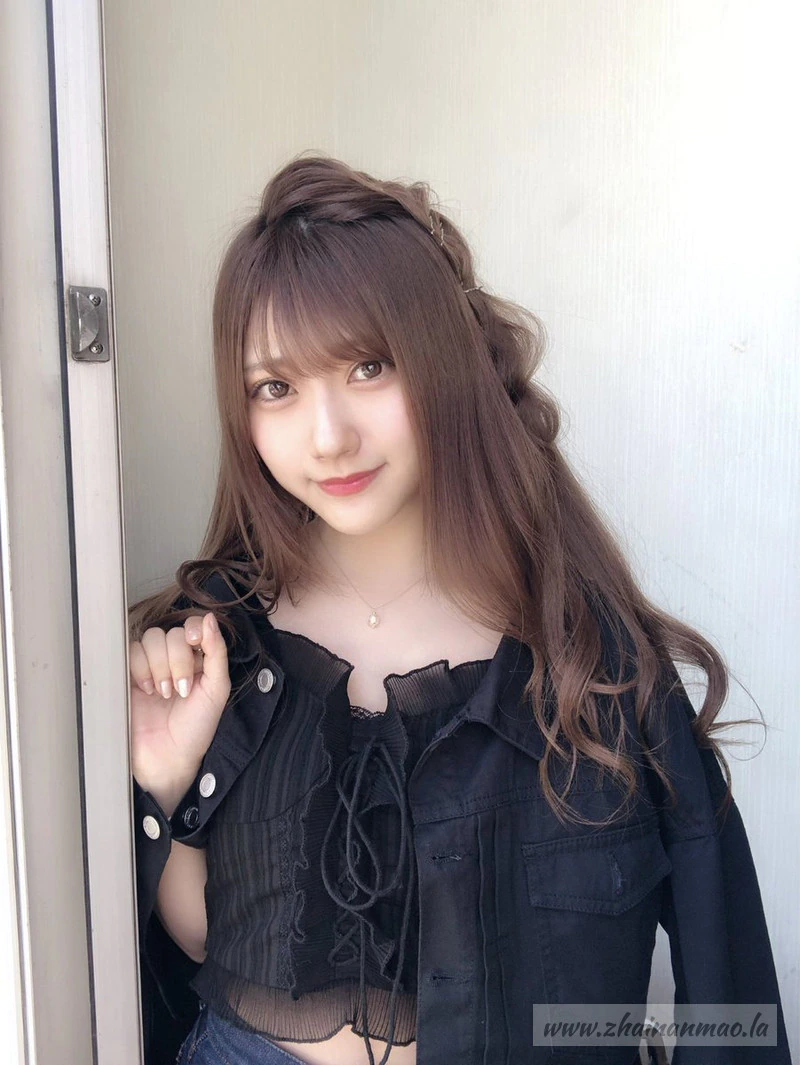 来不及啦 全看光了！声优偶像山田麻莉奈蕾丝内衣写真意外露乳晕！