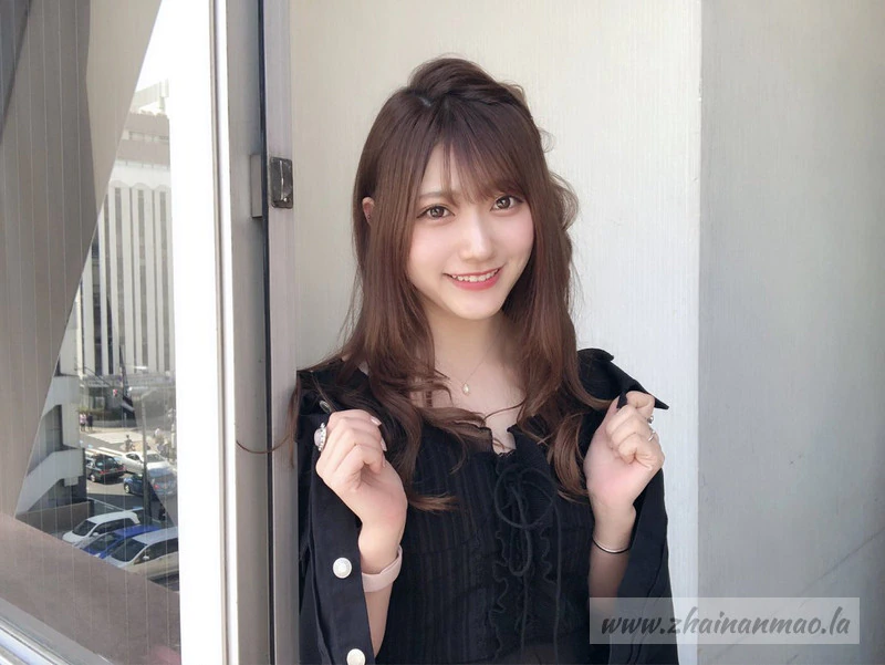 来不及啦 全看光了！声优偶像山田麻莉奈蕾丝内衣写真意外露乳晕！