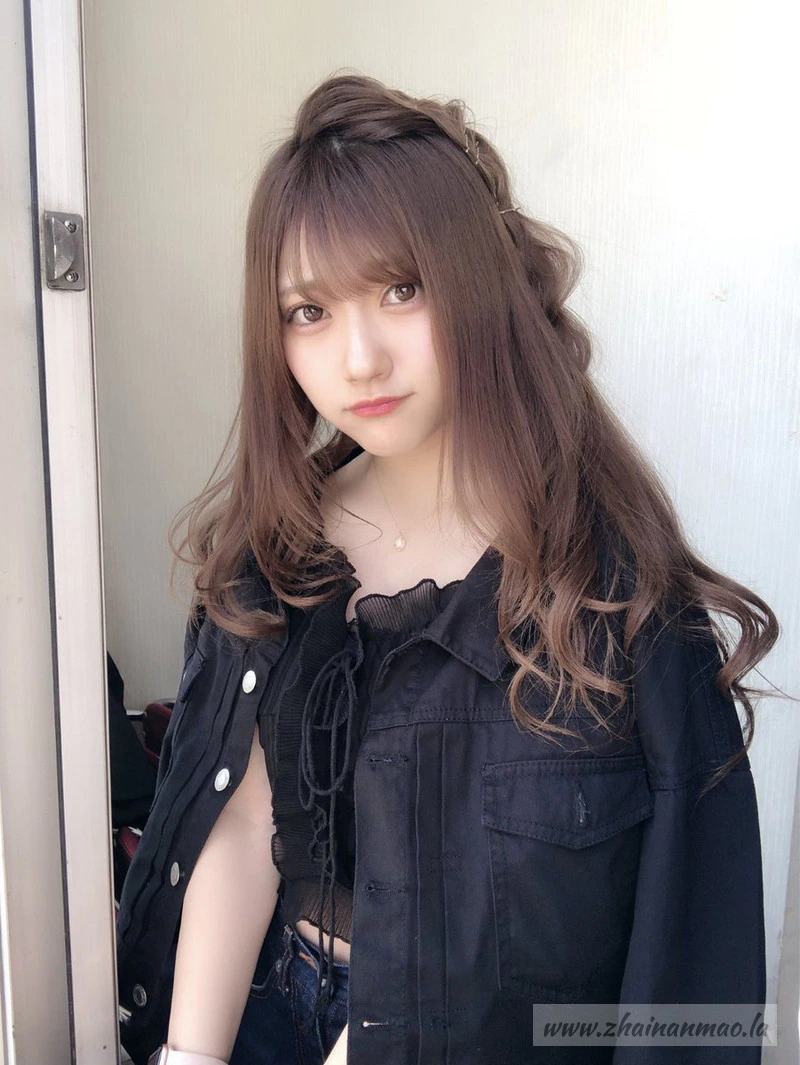 来不及啦 全看光了！声优偶像山田麻莉奈蕾丝内衣写真意外露乳晕！